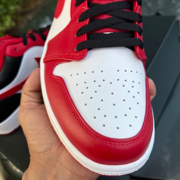 Nike Air Jordan 1 Low ALT Bulls MEN’S SIZE [US 11 M] New with Box - Picture 11 of 11